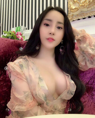 Streamer Kim Ngân lộ clip cực nóng làm CĐM xôn xao